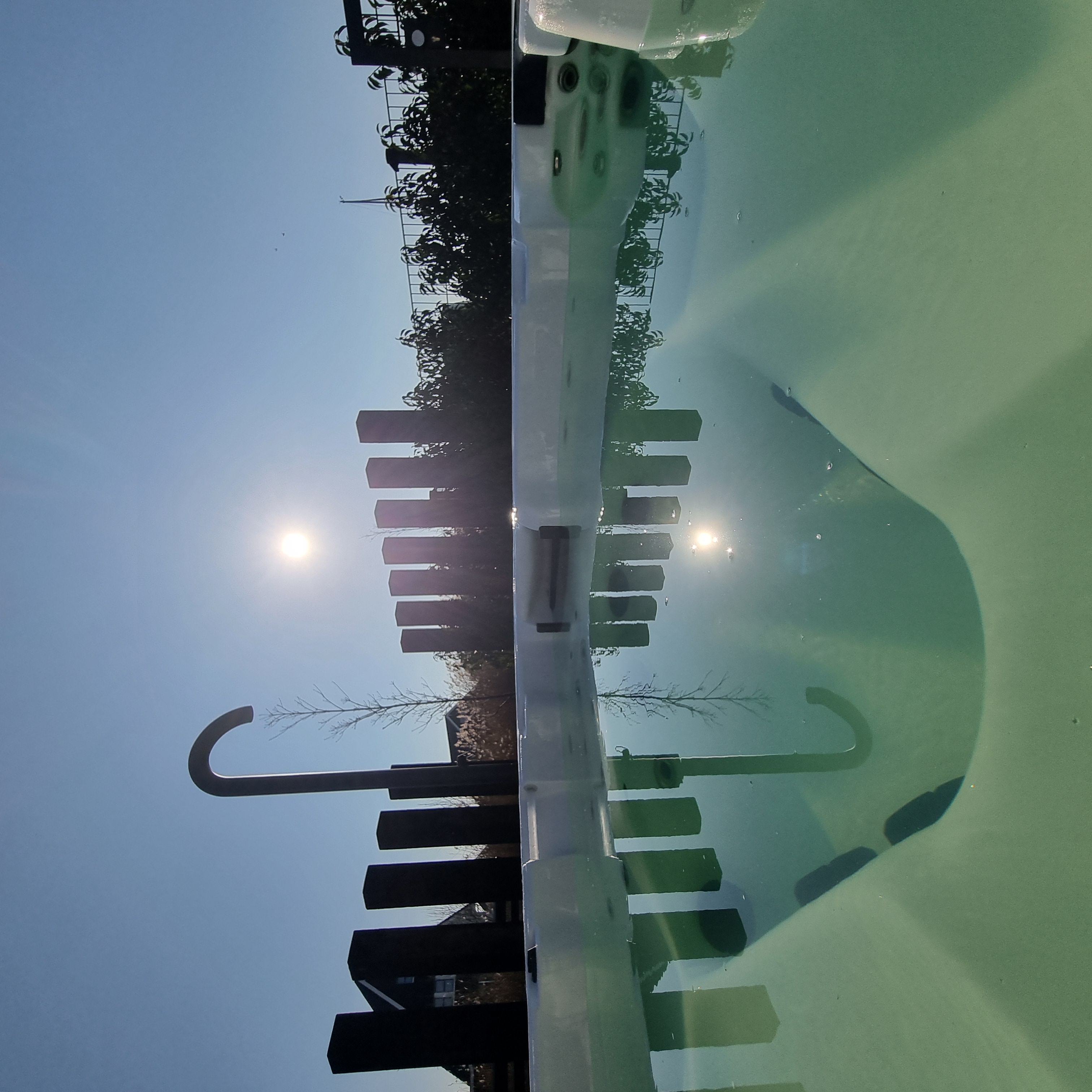 Jacuzzi met zonnig uitzicht